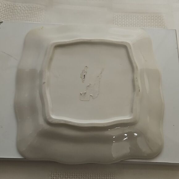 Croscill Townhouse Lotion Dispenser & Soap Dish Brown/ Burgundy - Picture 6 of 16